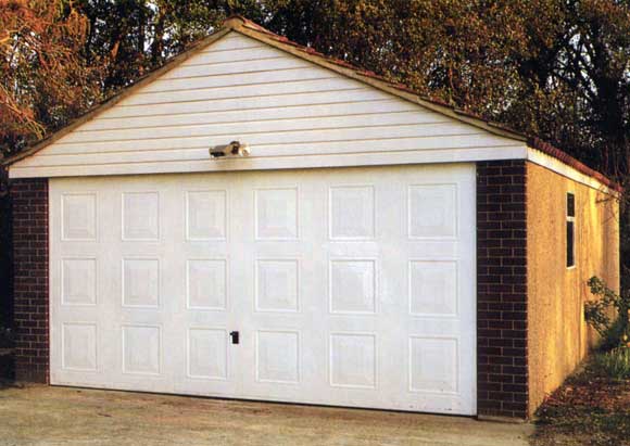 Concrete Garage Windsor 25 painted yellow